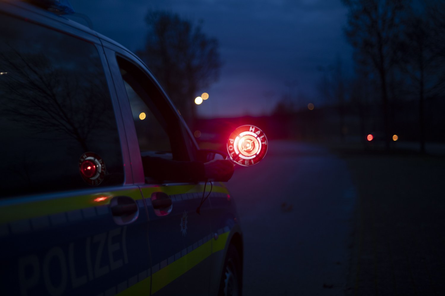 Wegen mehrerer Delikte ermittelt derzeit die Polizei in Hanau gegen einen 27 Jahre alten Mann.