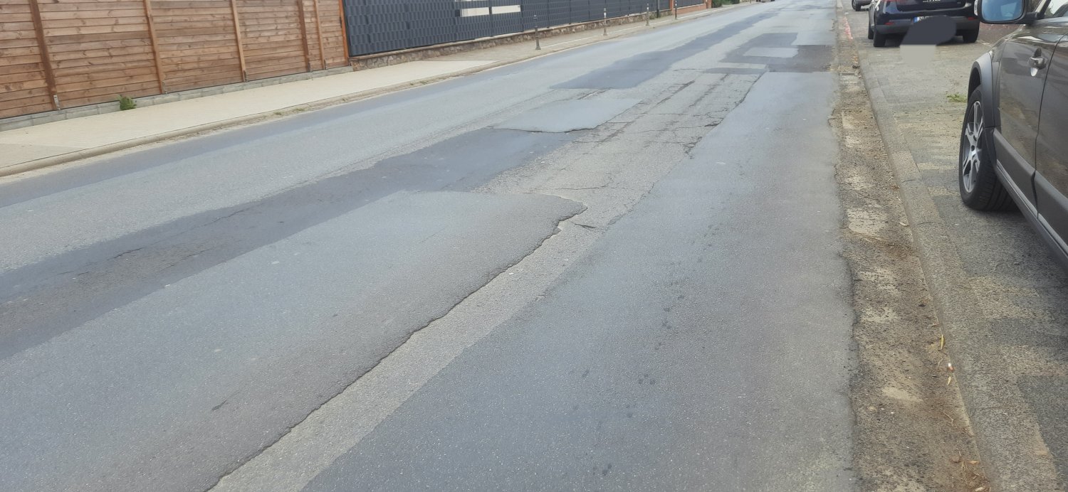 Schon lange ruckelt und hubbelt es, wenn man die Hanauer Straße in Hammersbach entlangfährt.