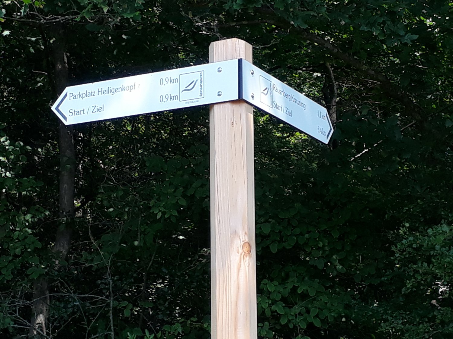 Fehlende Markierungen des Spessartbundes auf den Schildern des Naturparks hessischer Spessart