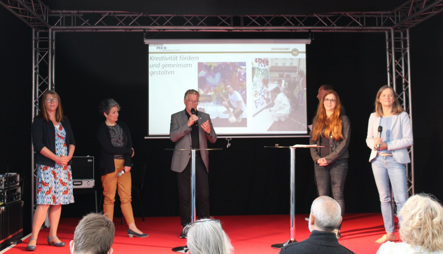 Kreisbeigeordneter Winfried Ottmann, Sandra Hain (Gemeinde Freigericht), Cornelia Winter (Behindertenwerk Main-Kinzig), Verena Roß (Eugen-Kaiser-Schule) und Irmgard Herget (Berufliche Schulen Gelnhausen, von links).