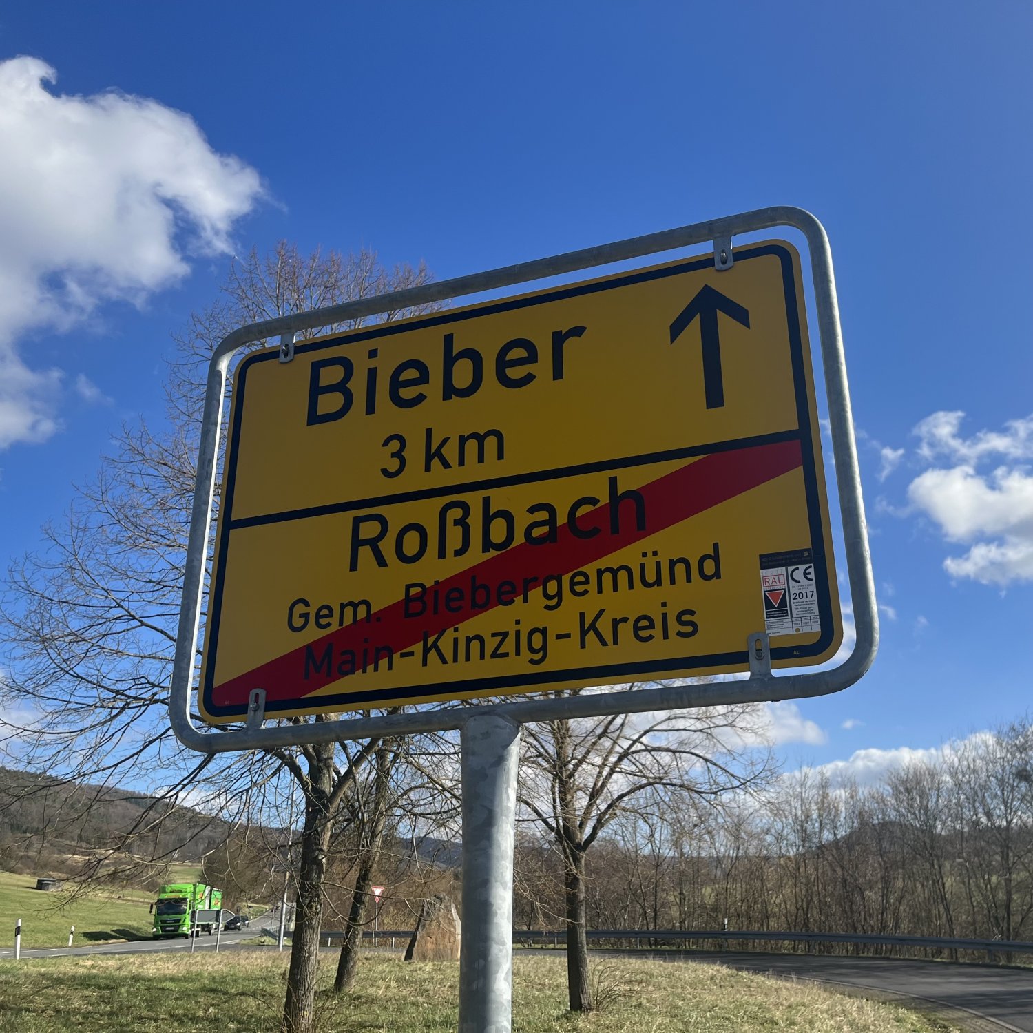 Drei Kilometer von Roßbach nach Bieber? In den Sommerferien stimmt diese Angabe zumindest für Autofahrer nicht mehr.