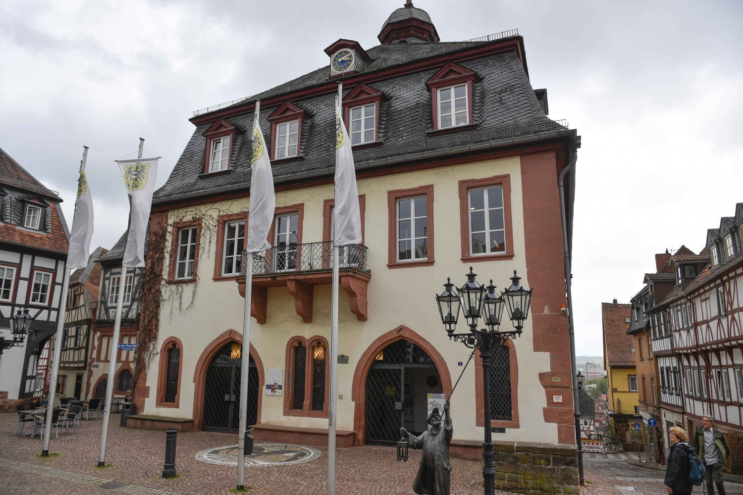 Die Stadtverordneten der neuen Koalition seien in alle Verkäufe und Verpachtungen eingebunden gewesen.