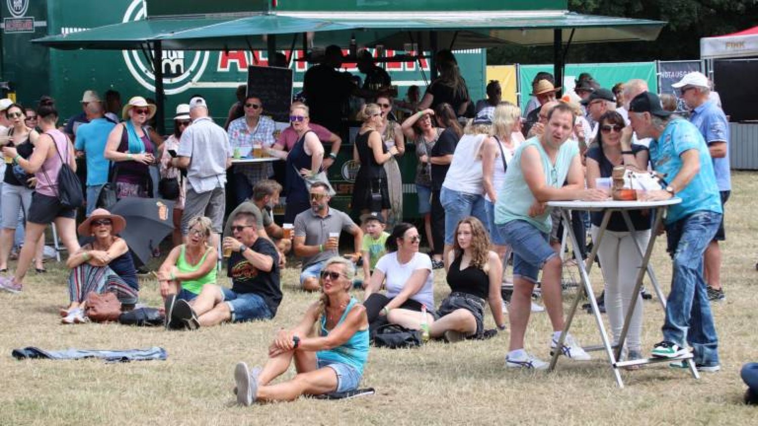 Festivalstimmung auf der Müllerwiese: Besucher der Open-Air-Konzertreihe am Sonntag.