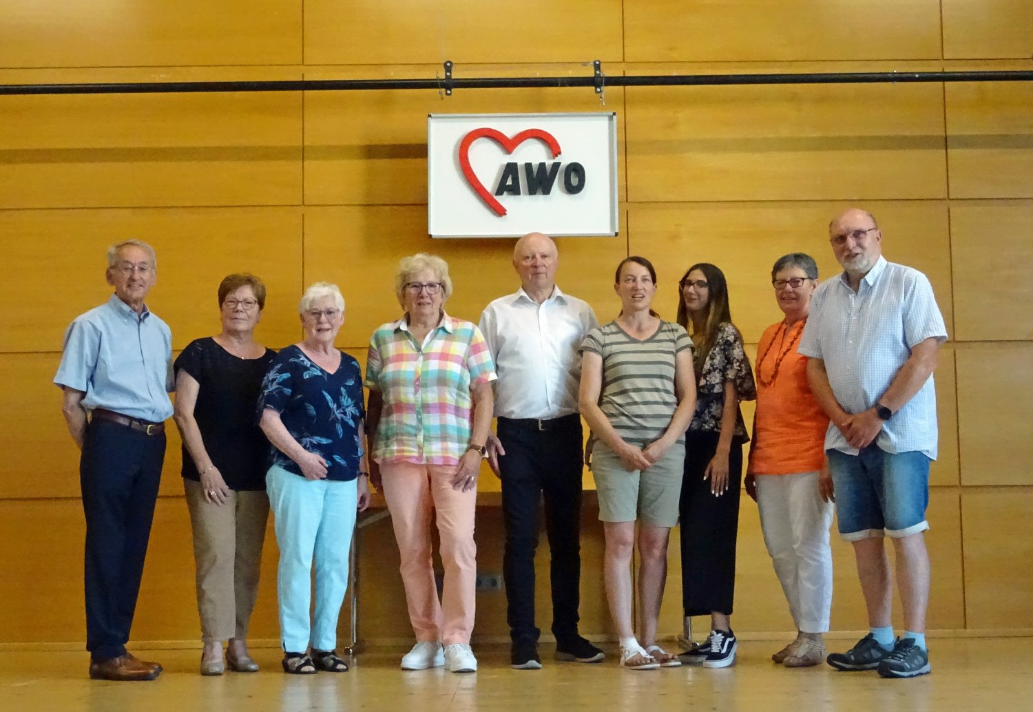Die Vorsitzenden von Rodenbach-Ronneburg Edgar Kreuzer (Mitte), sein Stellvertreter Roland Bruckmeier (links) sowie die neue Schriftführerin Yasemin Cetin (3.v.r.) und die neuen Mitglieder Monika Neiter (4.v.l.) und Gerd Schatz (rechts).