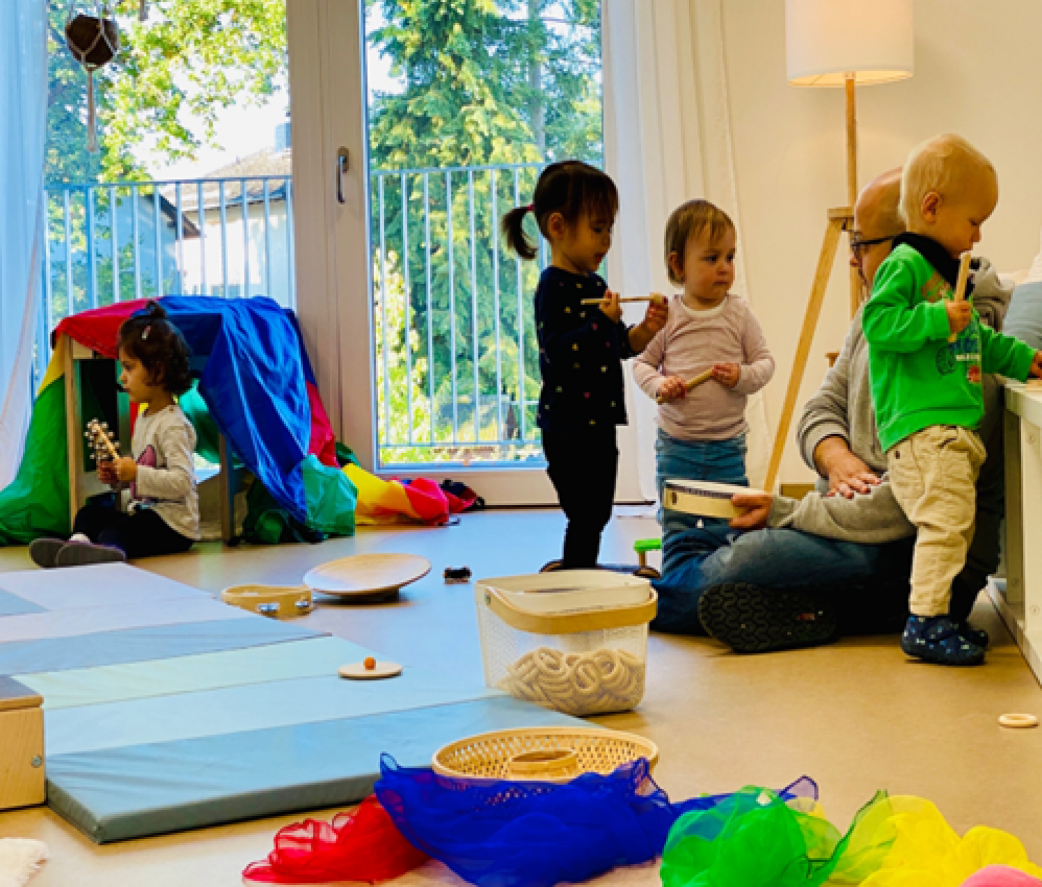 Bereits seit vier Jahren finden regelmäßige Drop In(klusive) Elterncafés in Bischofsheim statt. Nun startet auch ein Elterncafé im Kinder- und Familienzentrum Eichenheege in Dörnigheim. 