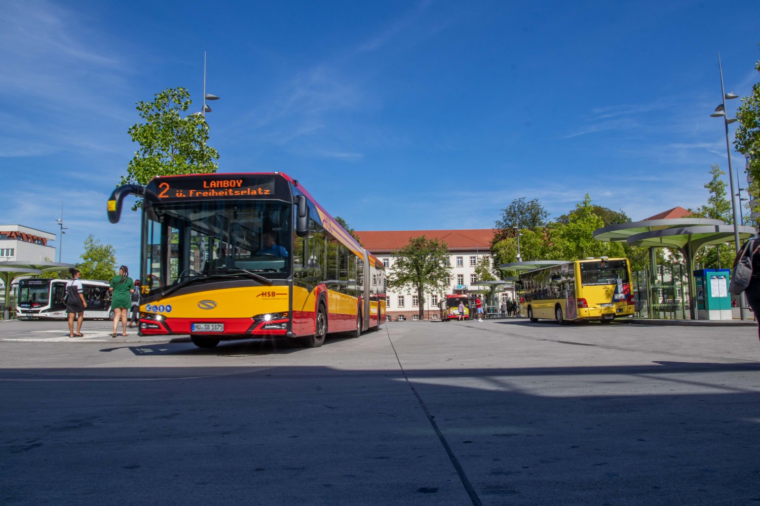 Die Corona-Pandemie und die stetig höher werdenden Kosten durch steigende Energiepreise würden die kommunalen Verkehrsbetriebe und die Verkehrsverbünde vor bisher nicht dagewesene Herausforderungen stellen.