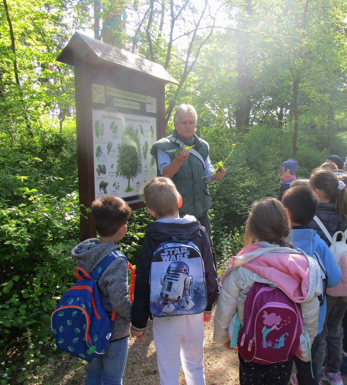 Biologe Walter Rössler beantwortete den Kindern  alle Fragen.