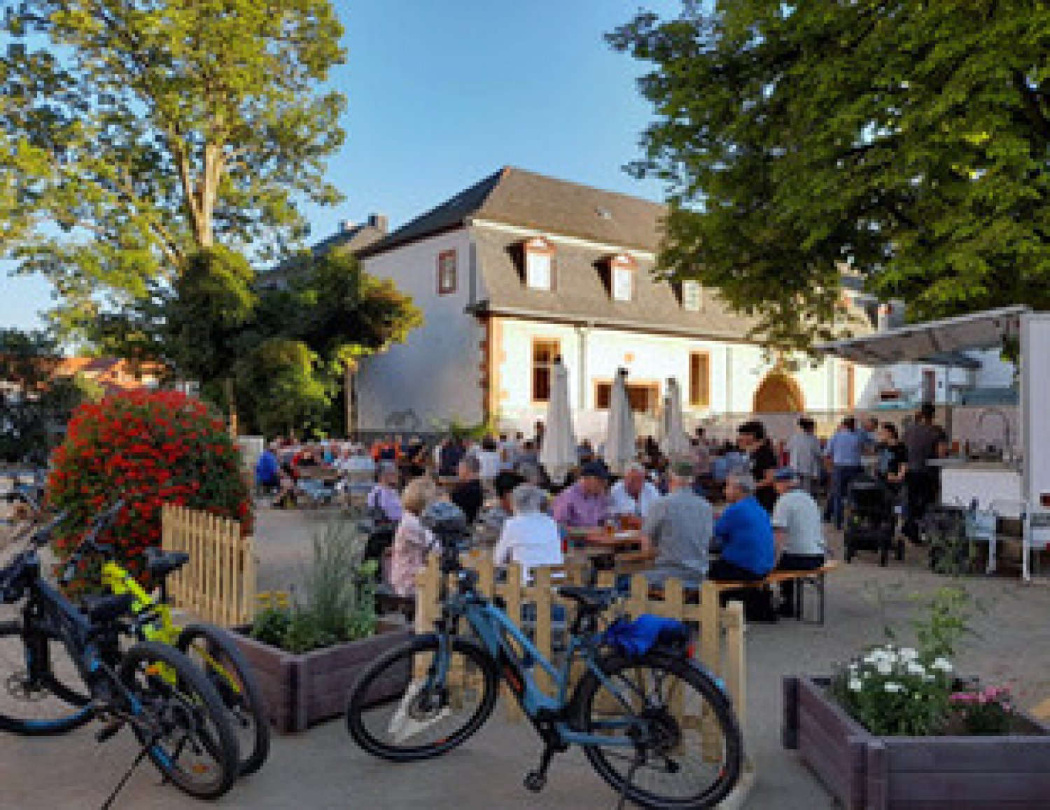 Der KINZZ-Biergarten am Schloss Wächtersbach