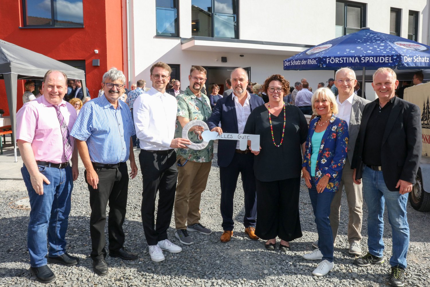 Frank Soer, BgM Flörsbachtal, Uwe Häuser (Kreisausschuss), Architekt Felix Heitzenröder, Einrichtungsleiter Torsten Weishapl, CEO Reinhold Walz, Susanne Simmler, MdB Bettina Müller, Heinz Breitenbach (Kreisausschuss), Rainer Schreiber, BgM Jossgrund.