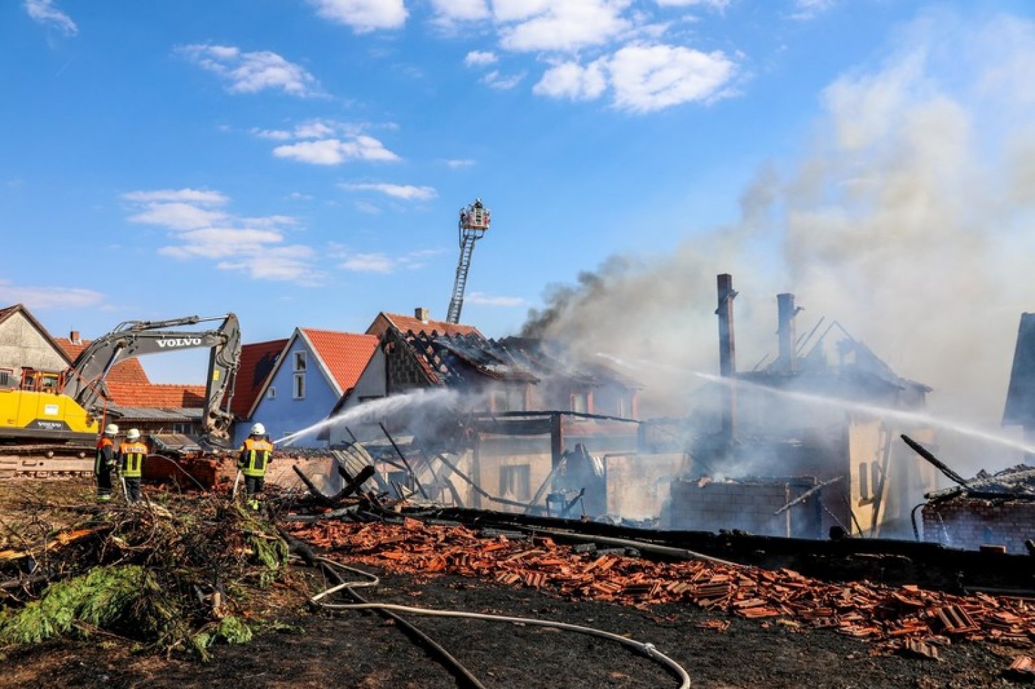 Großbrand bei Geroda im Landkreis Bad Kissingen. Fotos: Henrik Schmitt