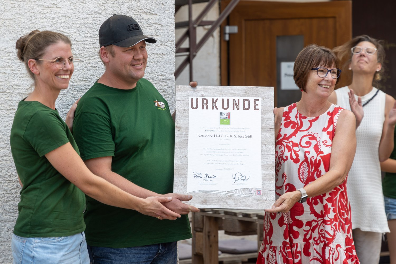 Große Freude auf dem Biohof
