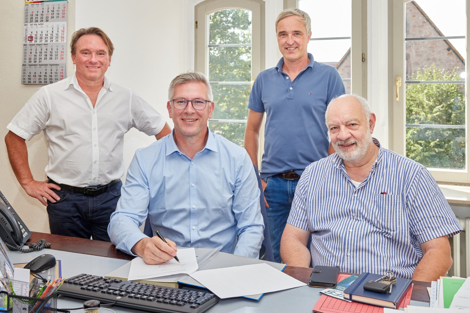 Horst Schmidt (Leiter des Hauptamtes), Christian Zimmermann (Bürgermeister), Simon Goß (Mitgeschäftsführer der Wald- und Naturkindergärten der AWO Obertshausen), Rudolf Schulz (Geschäftsführer der AWO Obertshausen)