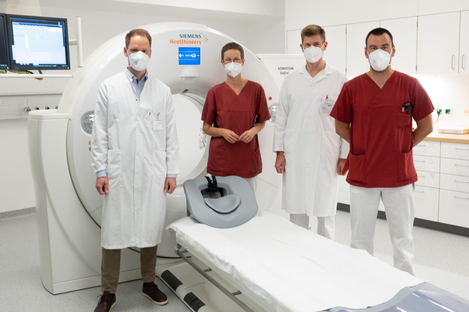 Das Team der Gelnhäuser Abteilung für Radiologie freut sich über die Vorteile des neu angeschafften CT-Gerätes.