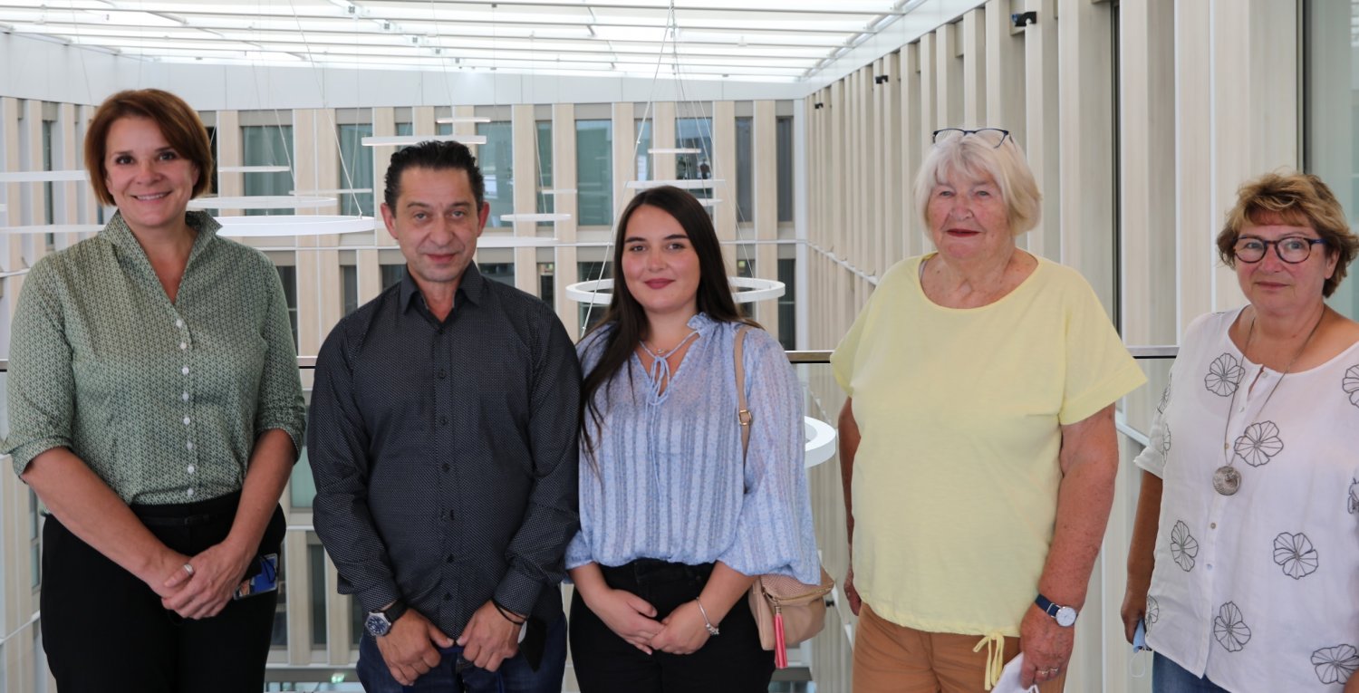 v.l.: Ltd. Kriminaldirektorin Stefanie König, Klaus Mouchlias mit Begleitung, Ilse Gampfer mit Begleitung