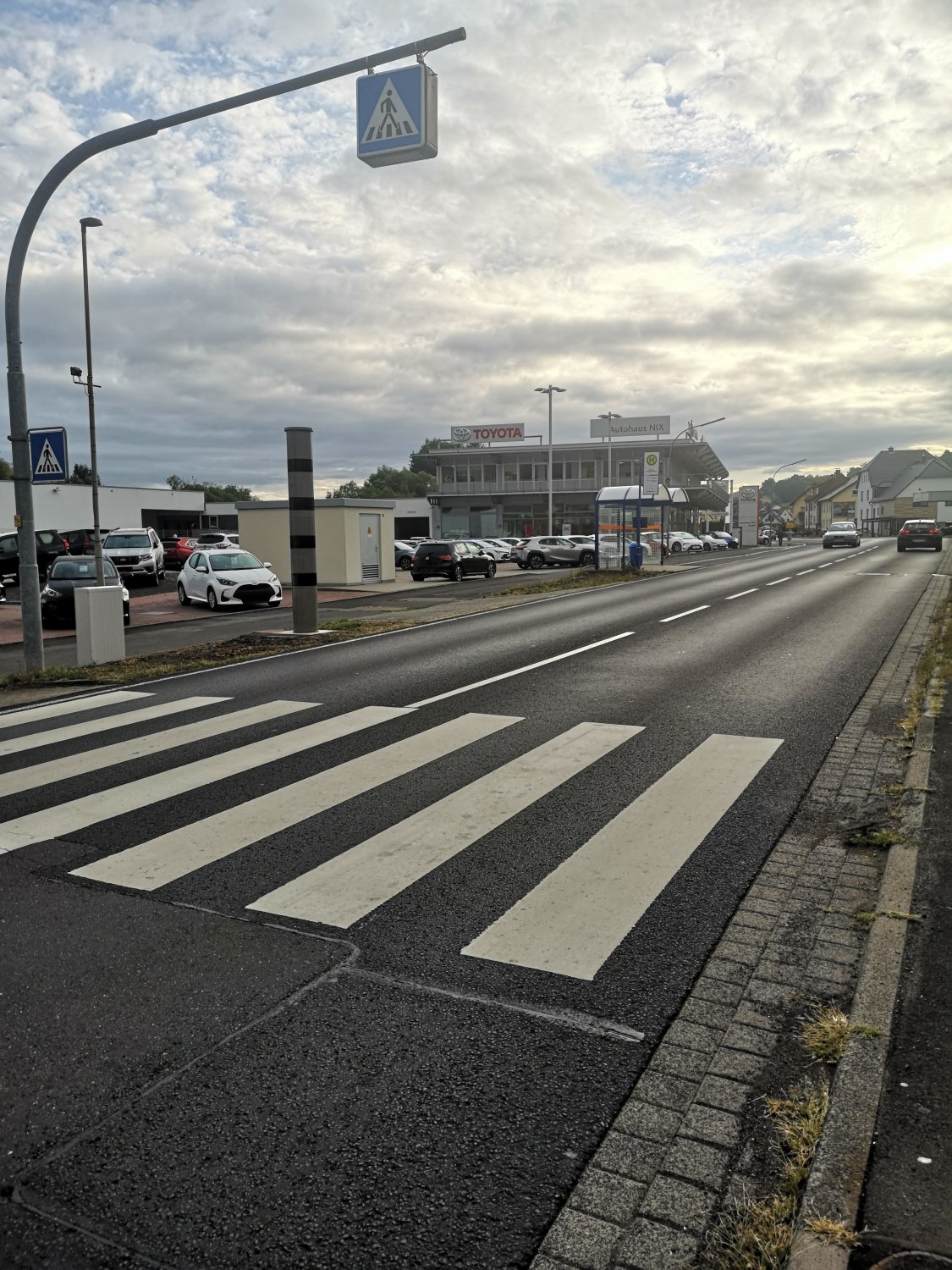 Die neue Geschwindigkeitsmesssäule in Aufenau.