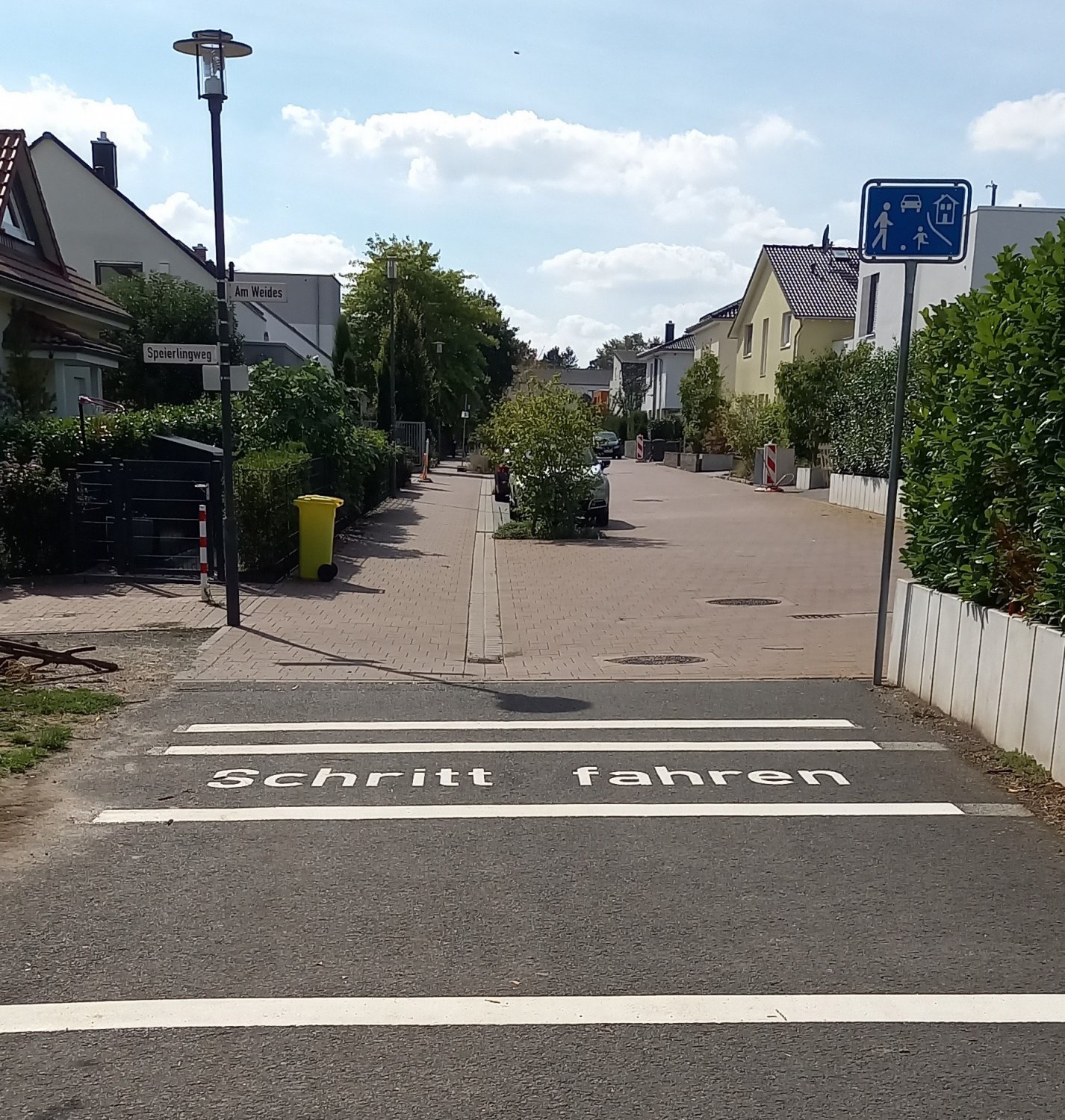 Erstmals setzt die Stadt Maintal auf so genannte Aufmerksamkeitsstreifen.