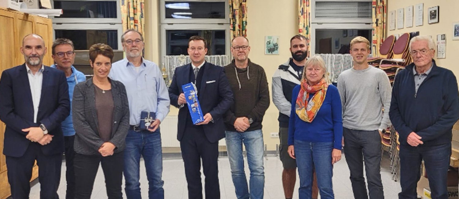 Reiner Löffert hatte aus persönlichen Gründen seinen Rücktritt erklärt. Und auch Schlüchterns Bürgermeister Matthias Möller war zum Verabschieden gekommen.