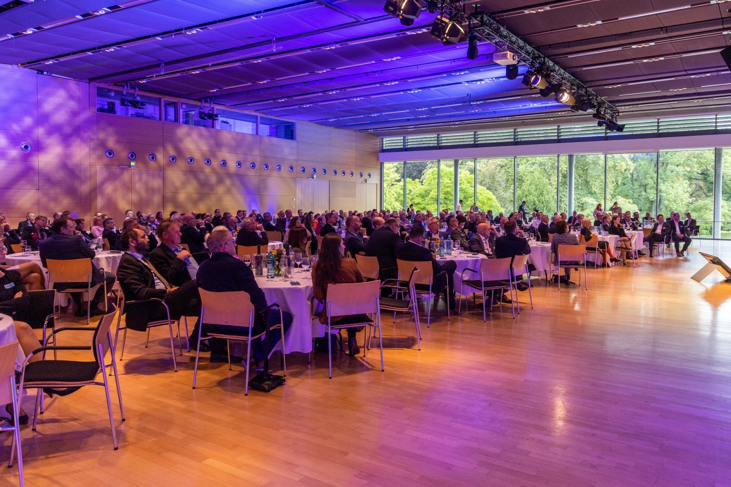 Der Saal im Congress Park Hanau ist gut gefüllt gewesen
