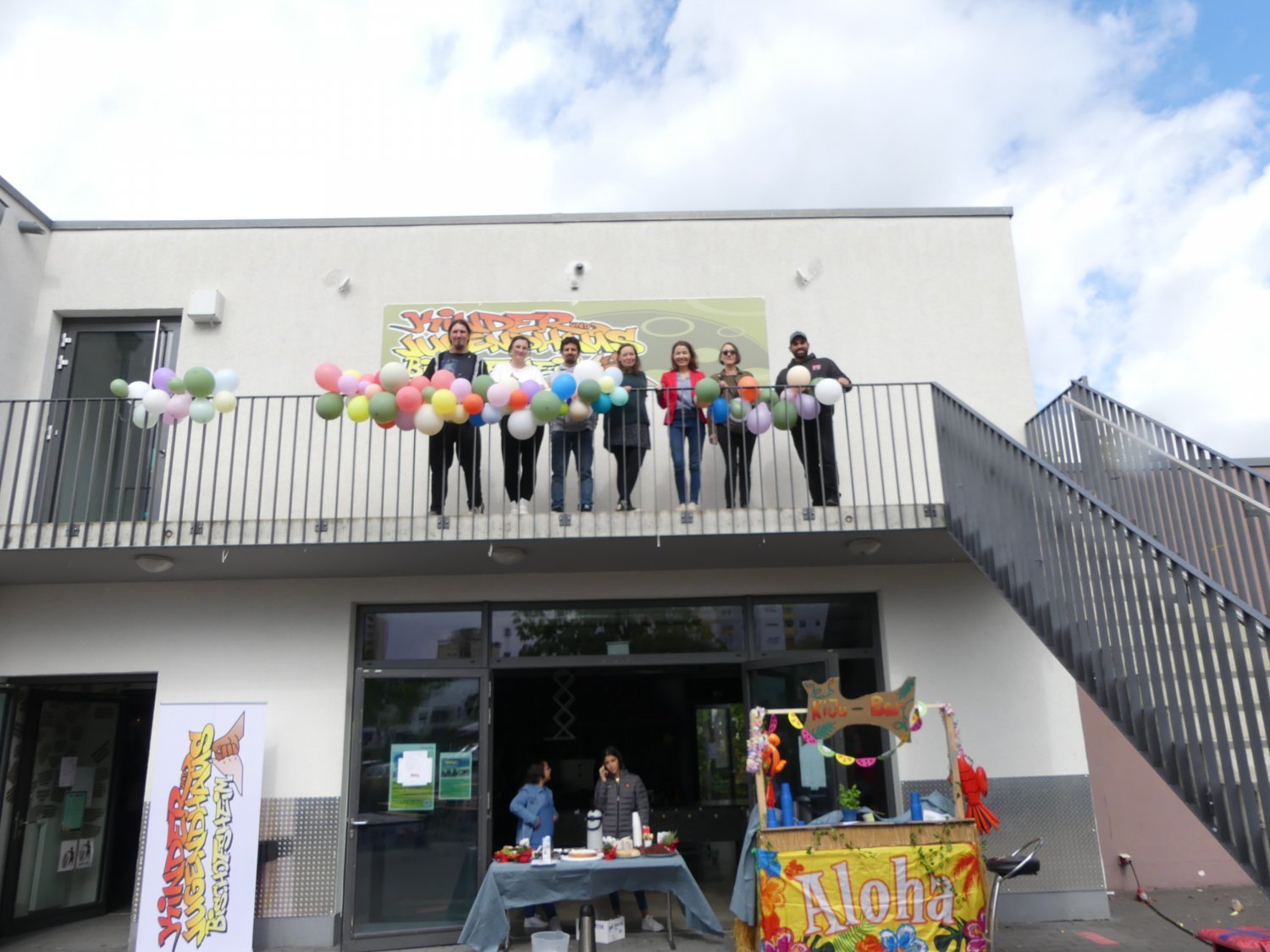Bürgermeisterin Monika Böttcher und das KiJu-Team beim Jubiläumsfest. 