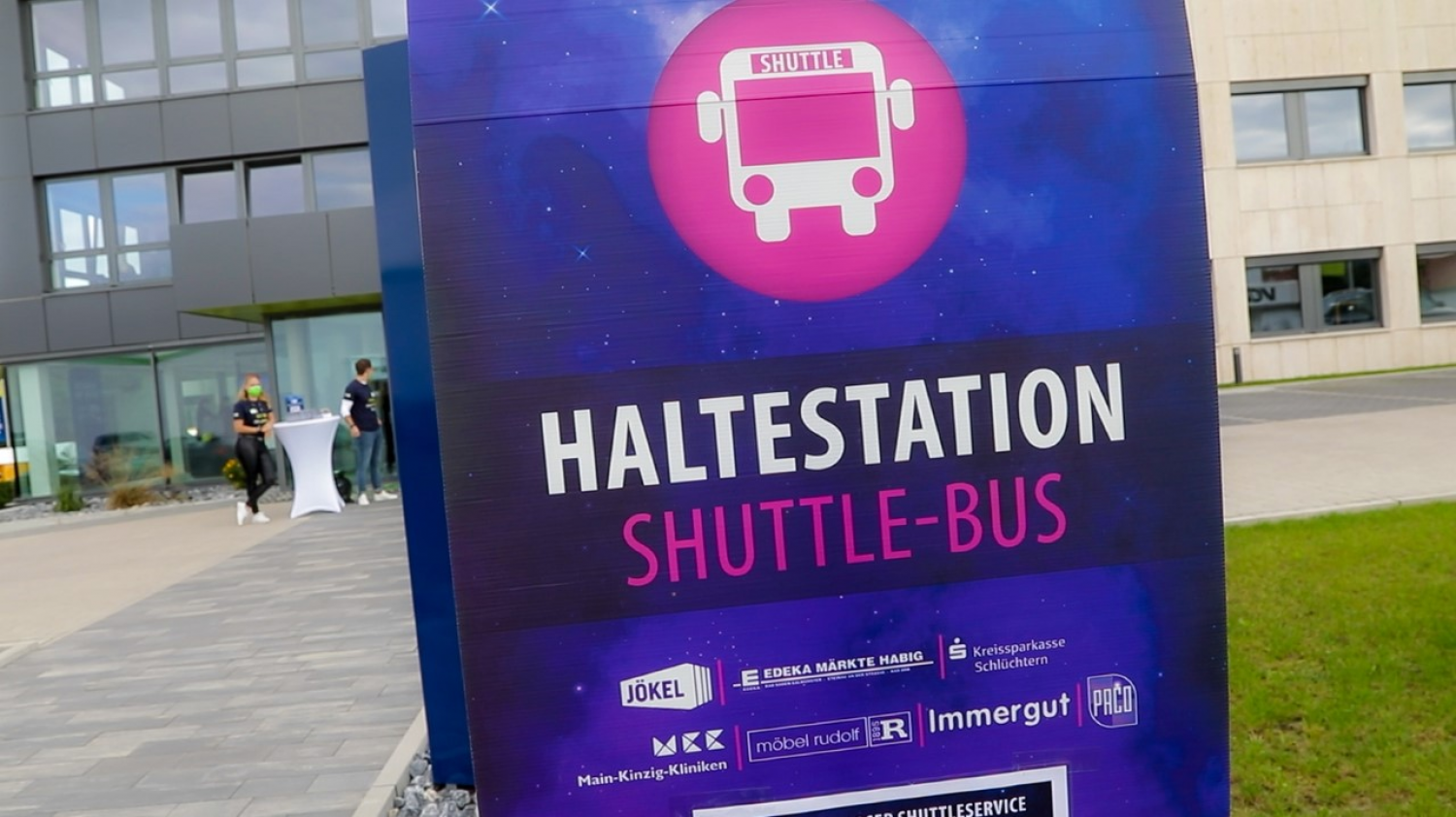 Insgesamt sechs Shuttlebusse pendeln permanent zwischen allen Stationen der Nacht der Ausbildung hin und her.