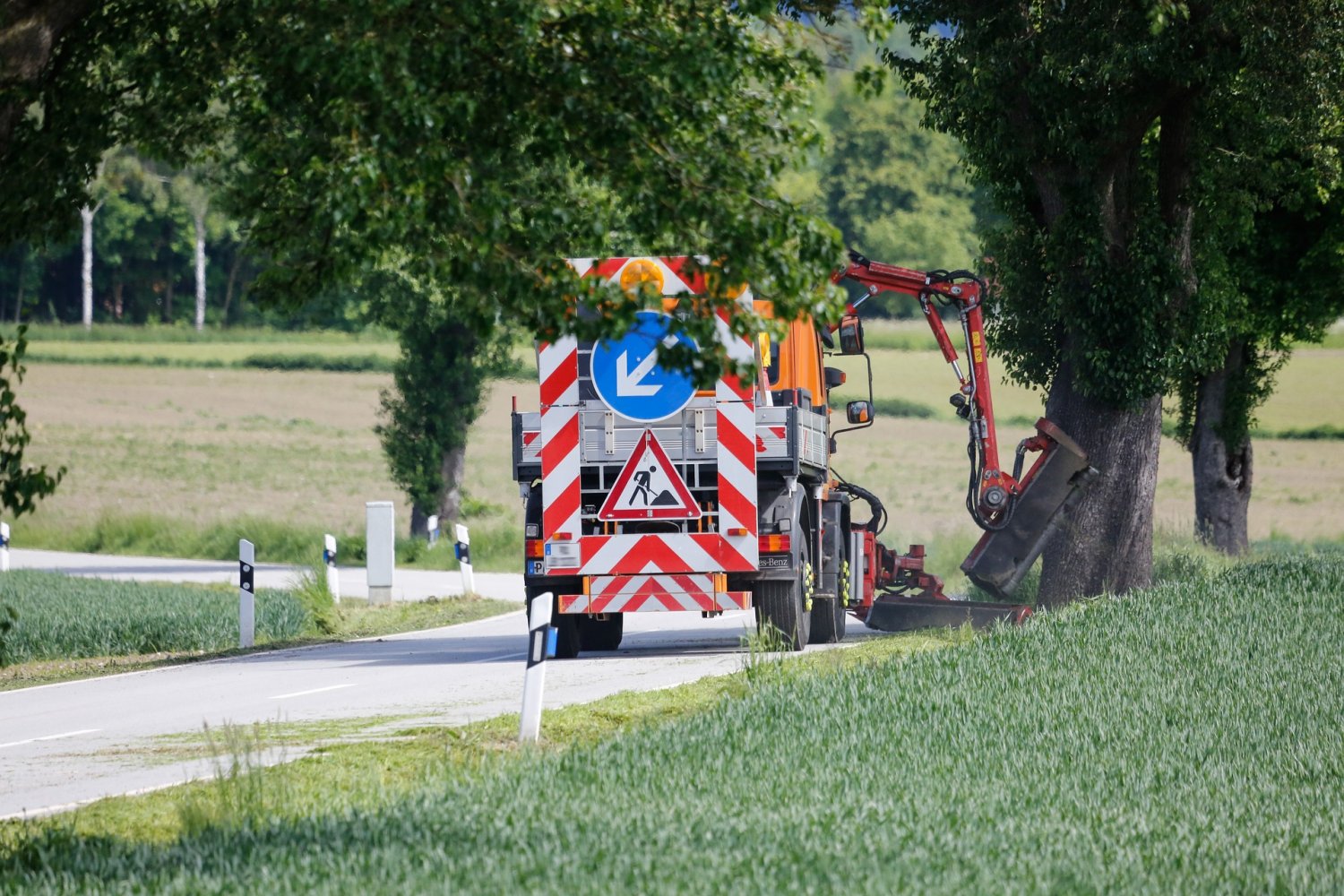 Die Tarifvertragsparteien des öffentlichen Dienstes des Landes Hessen haben sich auf Verbesserungen für die Beschäftigten des Straßenbetriebsdienstes bei Hessen Mobil geeinigt. 