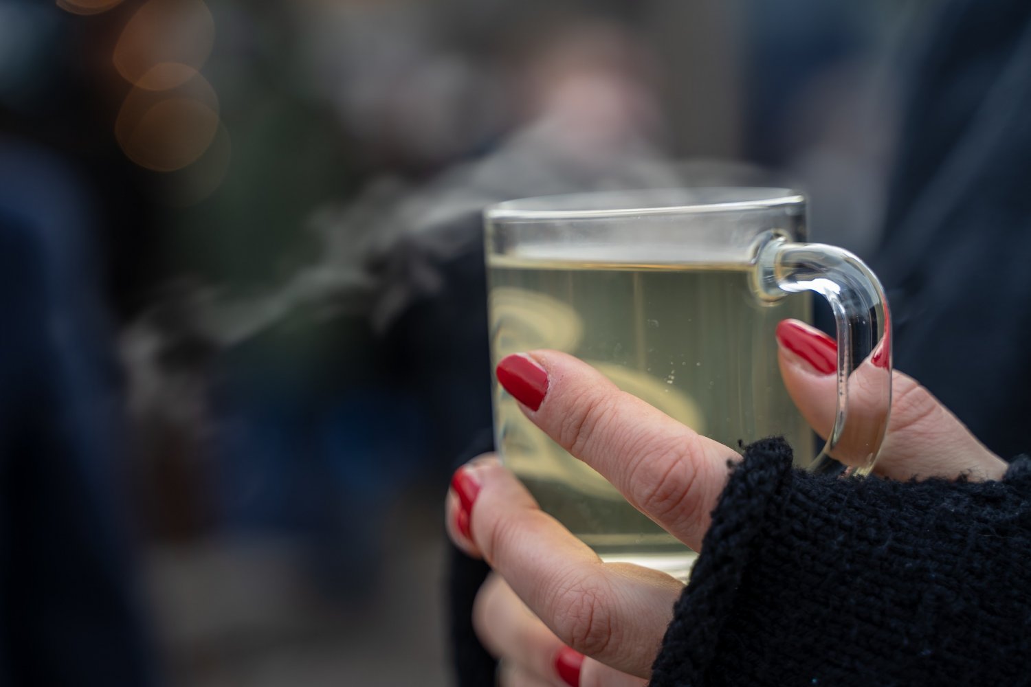 Und auch für die Weihnachtsmarktbesucher hat die Landesenergieagentur einen Tipp: Weil das Spülen so viel Energie verbraucht, ruft sie dazu auf, Tassen für Glühwein und Tee selbst mitzubringen.