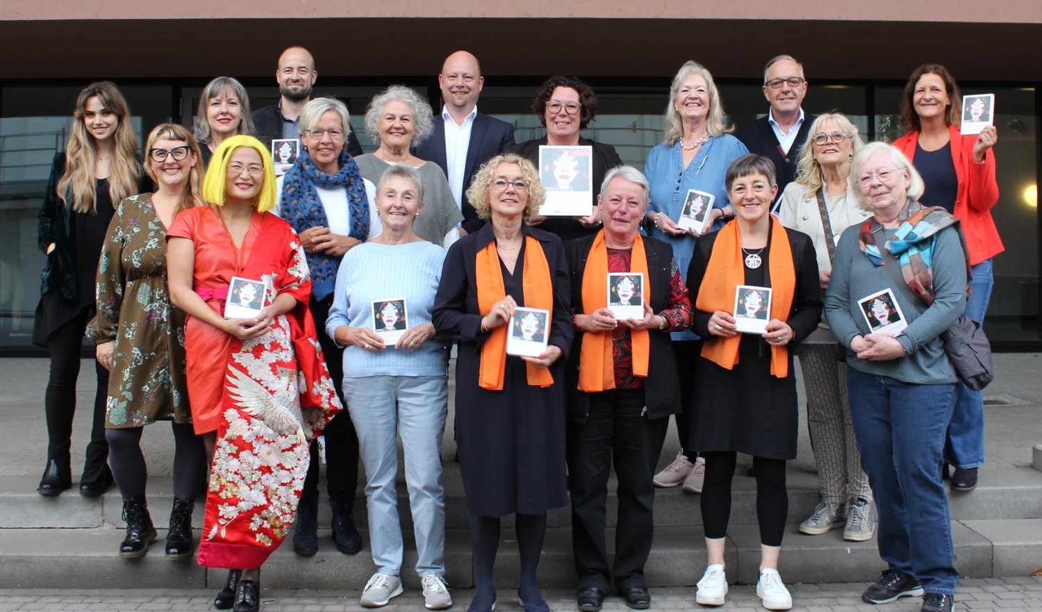 Der neue Benefiz-Kunstkalender des Frauennetzwerks aristanet für 2023 ist da.