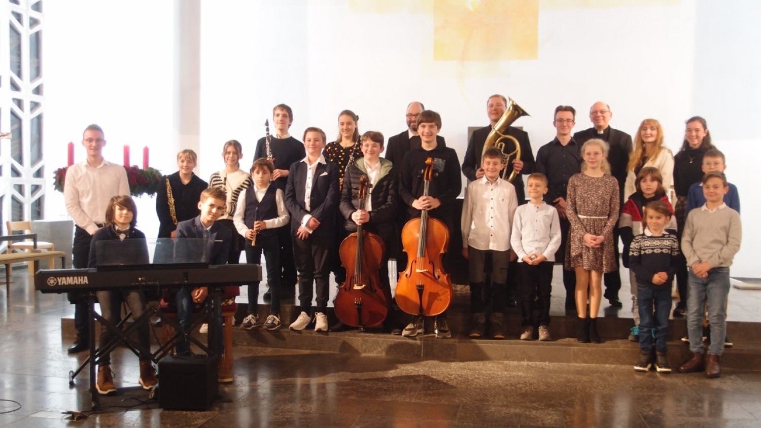 alle Interpreten mit Conferencier Leon Herget (ganz links)