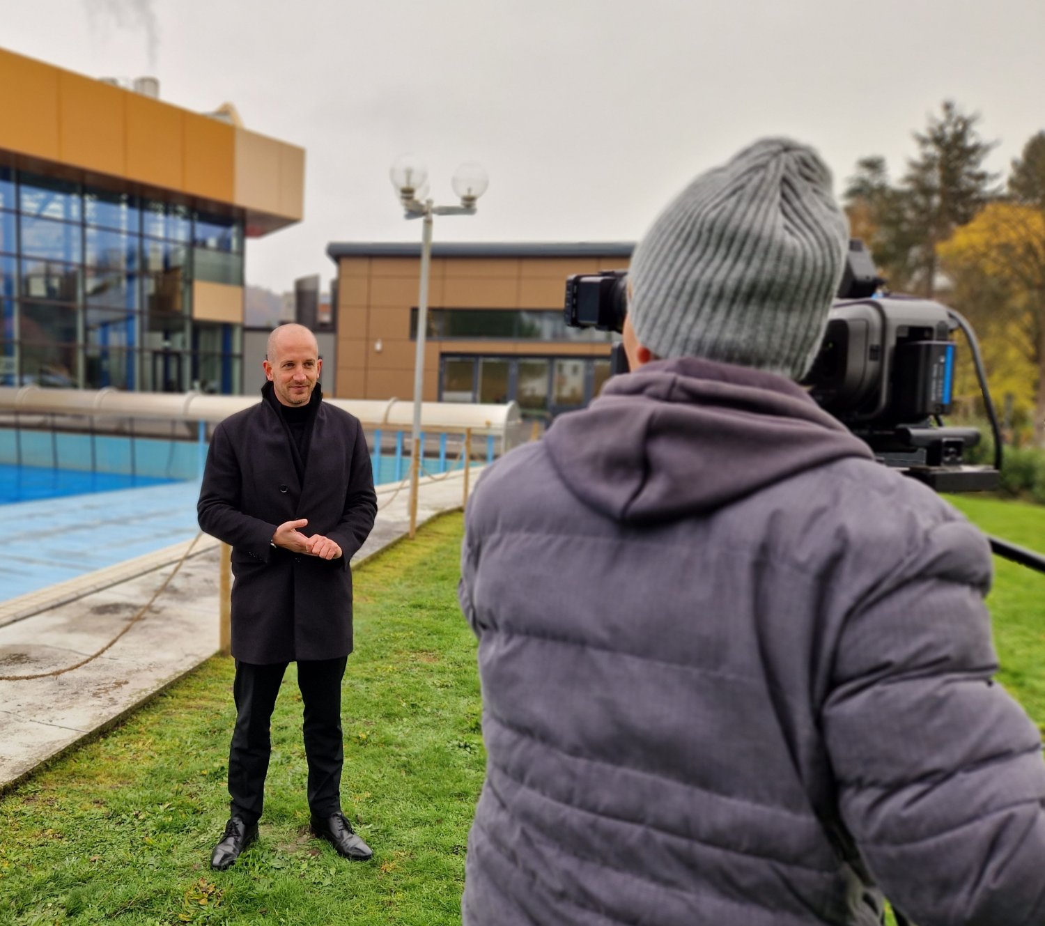 Bürgermeister Dominik Brasch beim Drehtermin mit dem ARD Magazin „Plusminus“