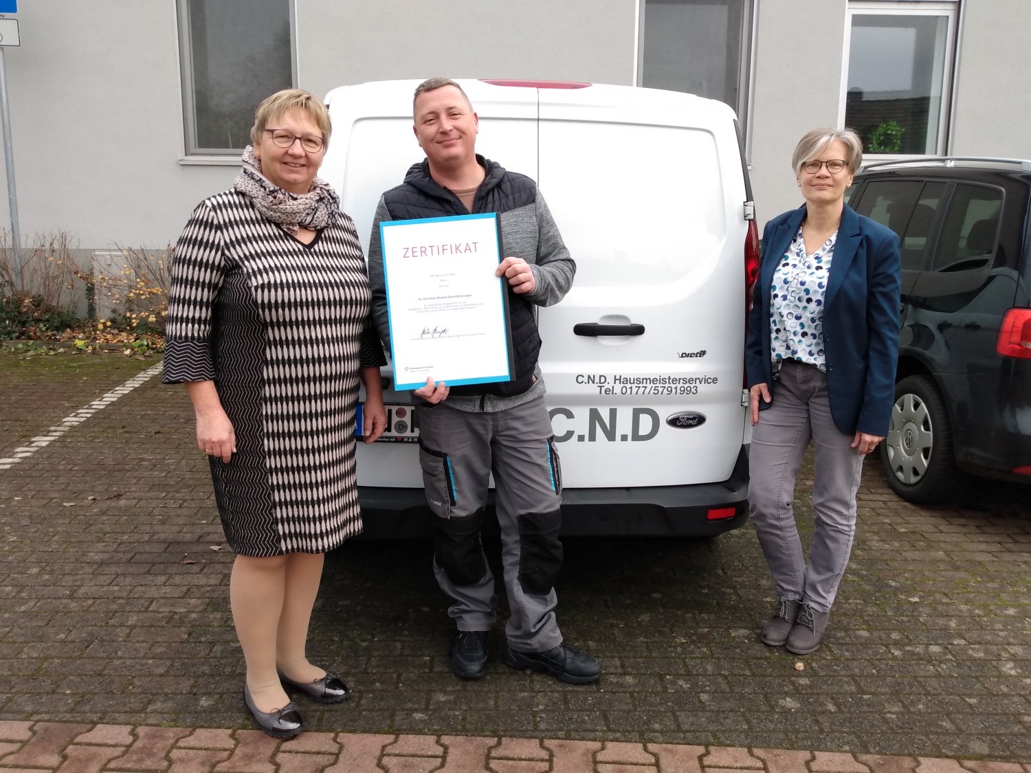 Von links: Heike Hengster (Arbeitsagentur Hanau), Christian Nowak, Barbara Marschollek (Arbeitsagentur Hanau)