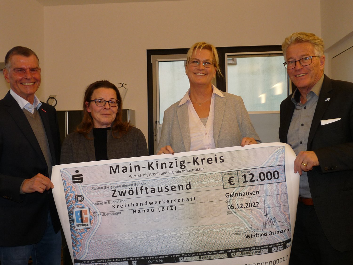 Kreishandwerksmeister Martin Gutmann, Geschäftsführerin und BTZ-Leiterin Nicole Laupus, die stellvertretende Leiterin des Wirtschaftsreferats des Main-Kinzig-Kreises, Iris Jander, und Kreisbeigeordneter Winfried Ottmann (von links).