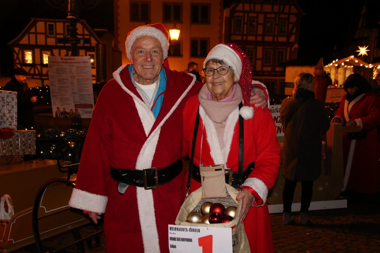 Ho ho ho - der Gelnhäuser Weihnachtsmarkt begeistert seine Besucher.