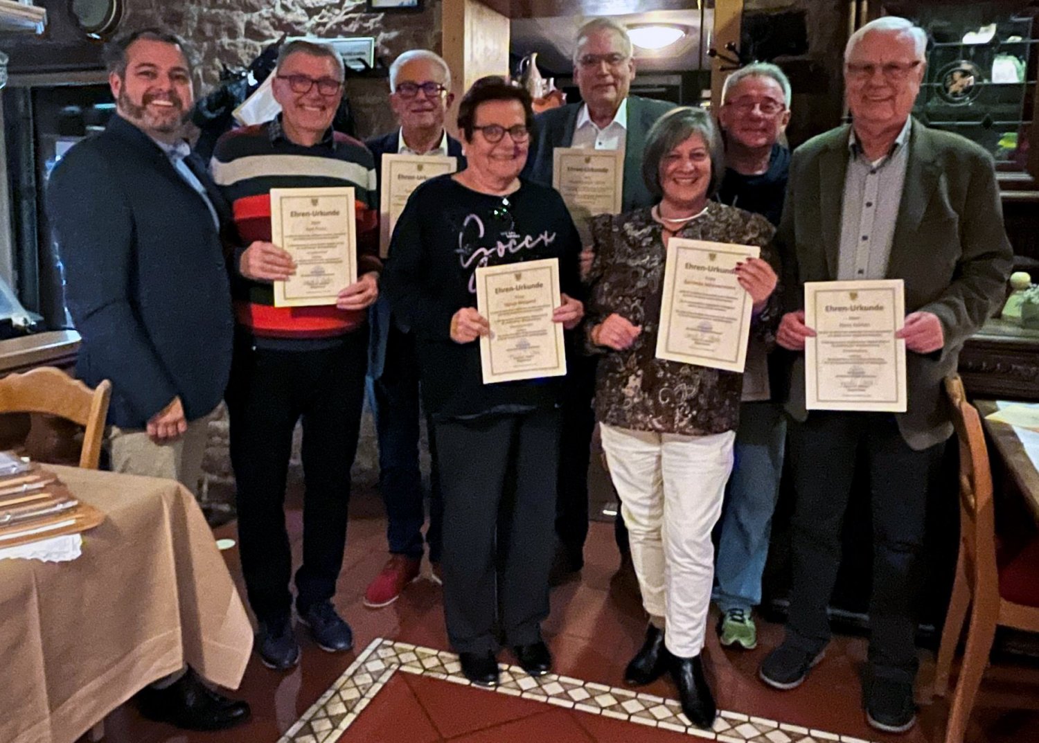 v.l.n.r.: Bürgermeister Daniel Chr. Glöckner, Karl Franz, Eugen Glöckner, Sigrun Weigand, Hans-Dieter Ullrich, Gerlinde Scheuermann, Ottmar Schüll und Hans Adrian; es fehlen Arndt Lometsch, Frank Rompel und Holger Sommer.