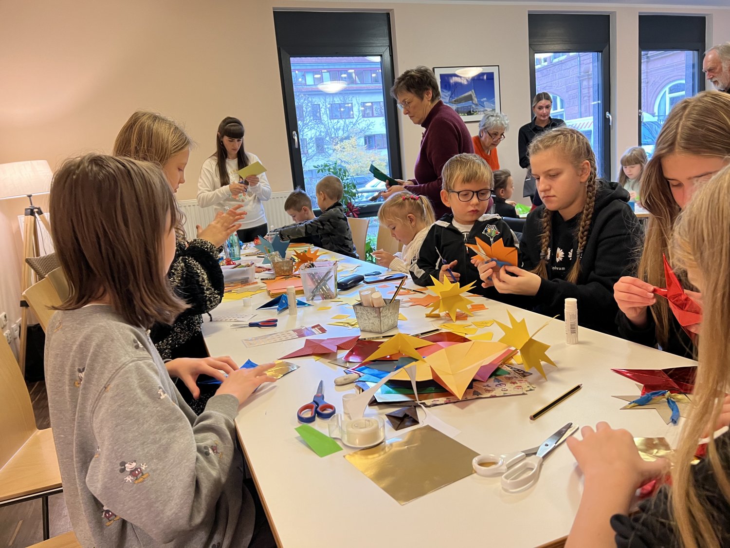  Auf Initiative des Hanauer Kunstvereins Art 13 fand eine Weihnachtsfeier für ukrainische Kinder statt.