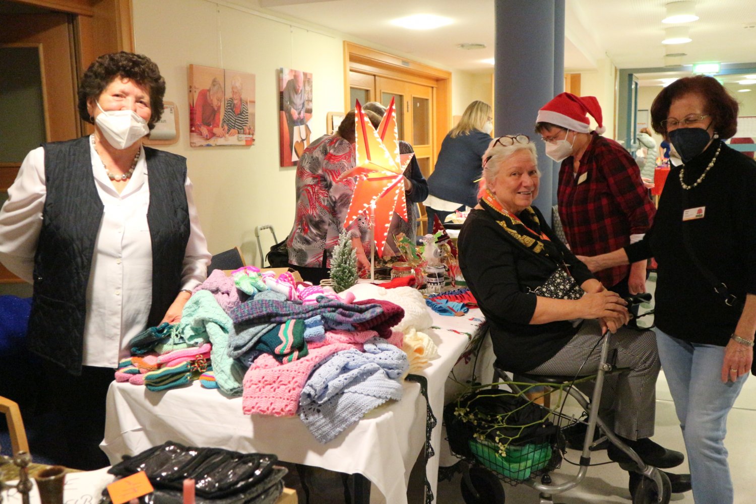 Gut besuchter Weihnachtsbasar im Wohnstift Hanau