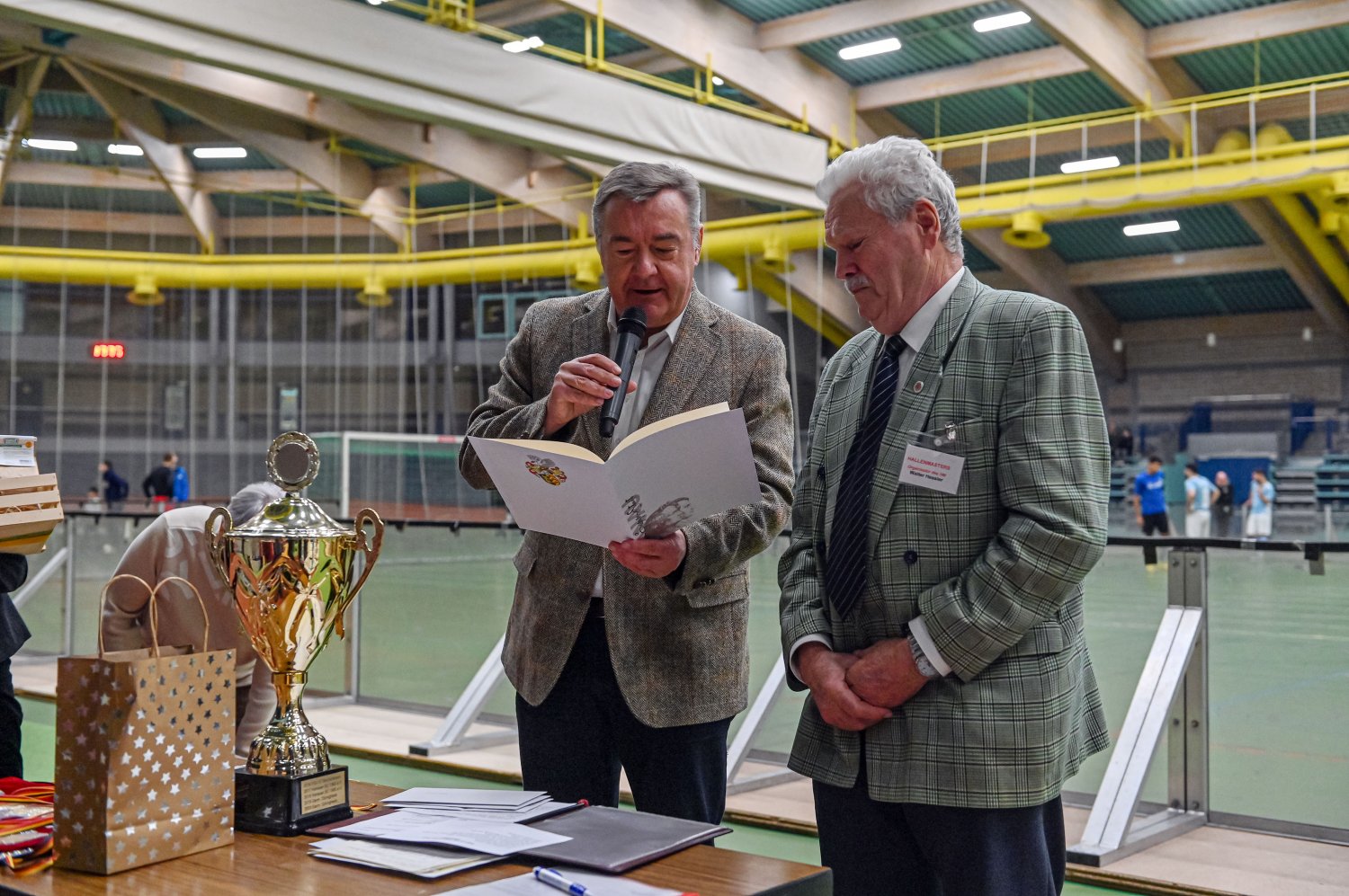 Das Hallen-Masters, das er vor 25 Jahren ins Leben gerufen hat, ist untrennbar mit Walter Heßlers (re.) Namen verbunden.