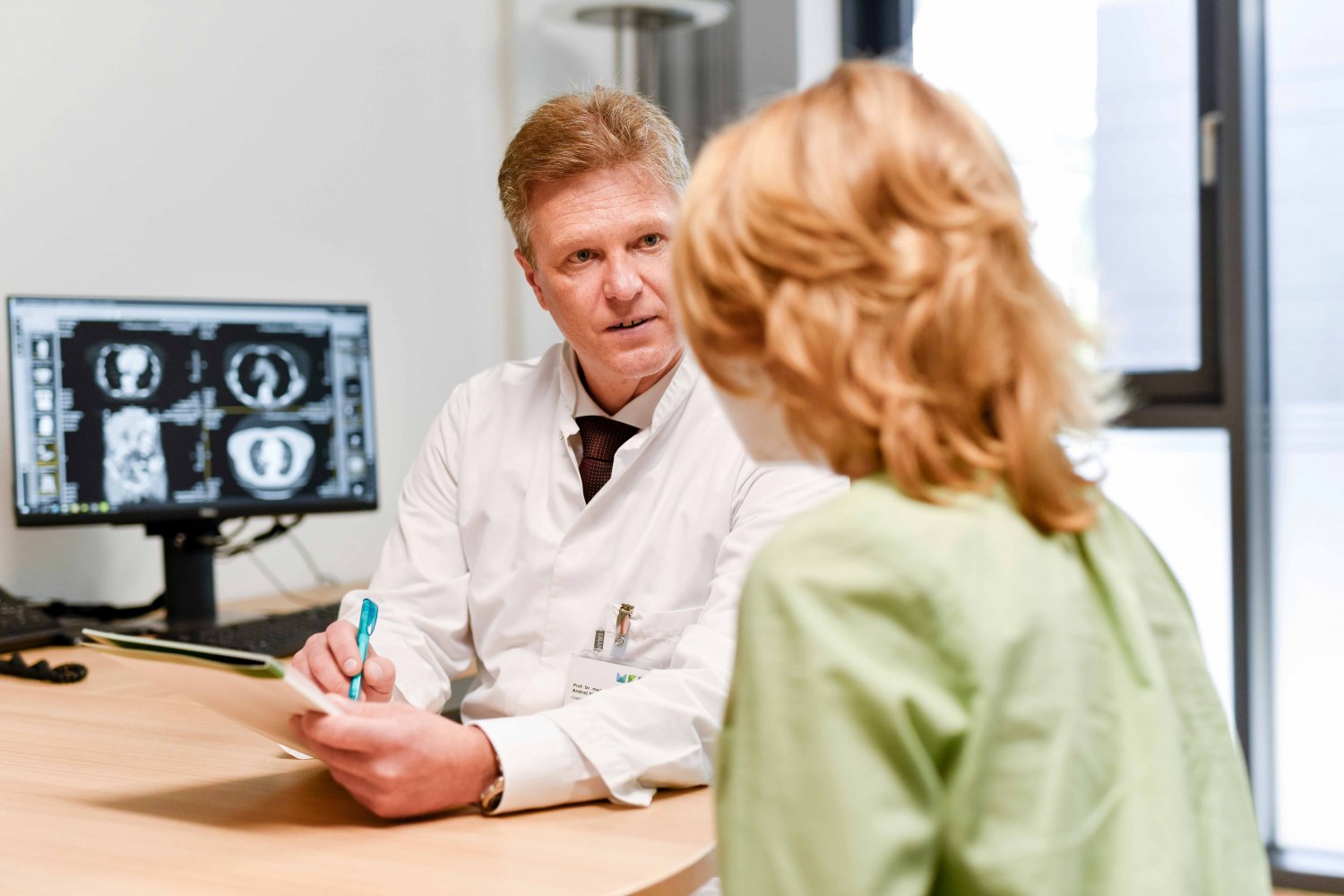 Unter der Leitung von Prof. Dr. Andrej Khandoga wurde seitdem sowohl die Behandlung von Darmkrebs, aber auch insgesamt die onkologische Chirurgie der Bauchorgane kontinuierlich weiterentwickelt.