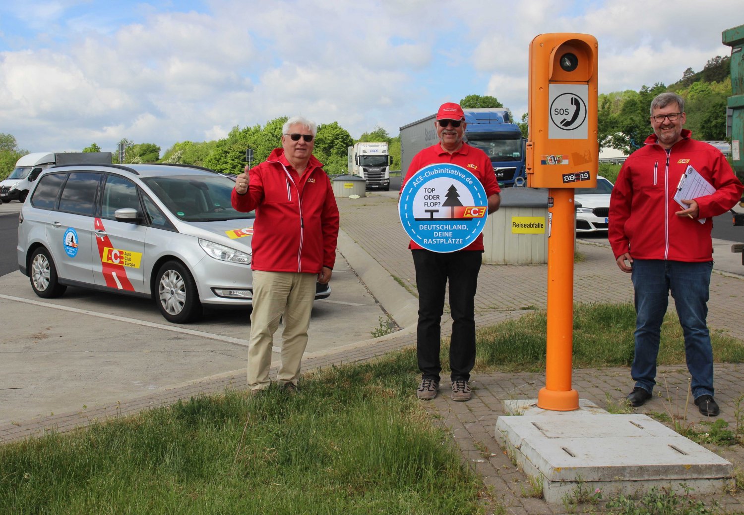 Klare Orientierung, sichere Hilfe, zuverlässige Lösungen: Die orangefarbenen Telefone an den Autobahnen.