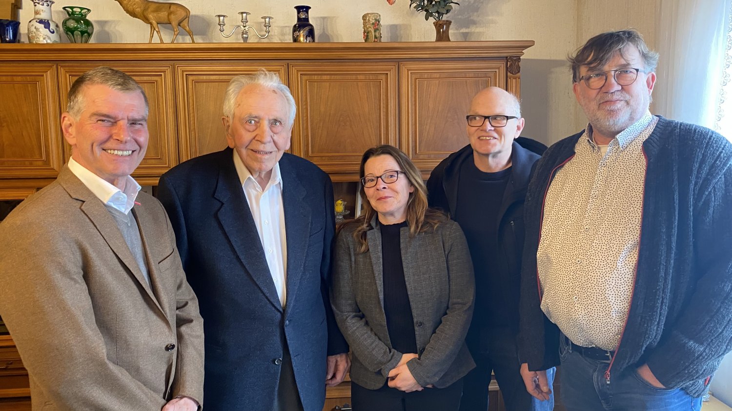 Kreishandwerksmeister Martin Gutmann, Heinrich Schäfer, KH-Geschäftsführerin Nicole Laupus, stv. Obermeister Uwe Beckmann und Obermeister Stefan Hötzel (v.li.).