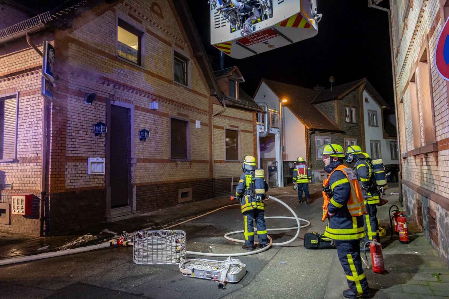 Die Löscharbeiten fanden noch in der Nacht statt.