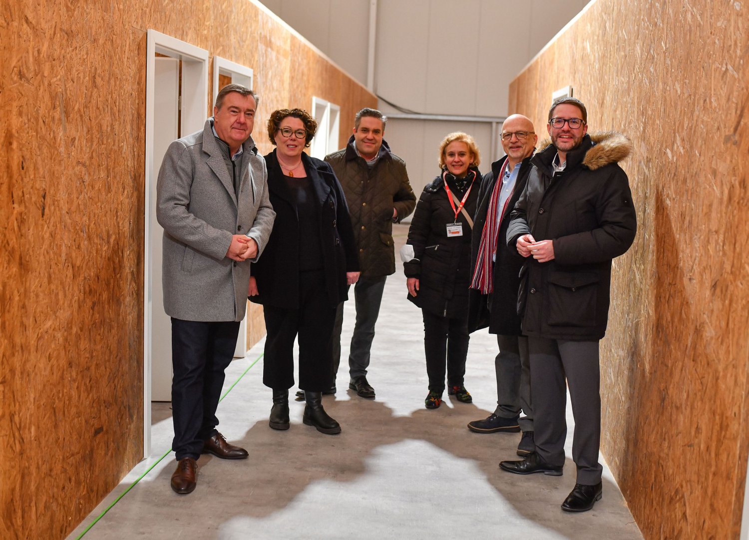 Oberbürgermeister Claus Kaminsky, Erste Kreisbeigeordnete Susanne Simmler, Sven Holzschuh, Alessandra Zeidler (beide Stadt Hanau), Bürgermeister Axel Weiss-Thiel und Landrat Thorsten Stolz (v.li.)