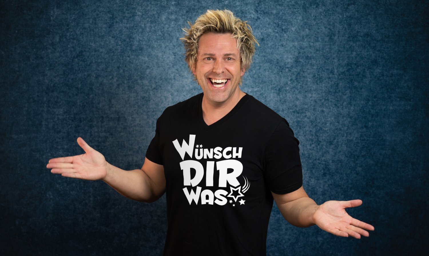 Sascha Grammel kommt am 21. Dezember 2024 mit seinem neuen Programm nach Hanau in die August-Schärttner-Halle.