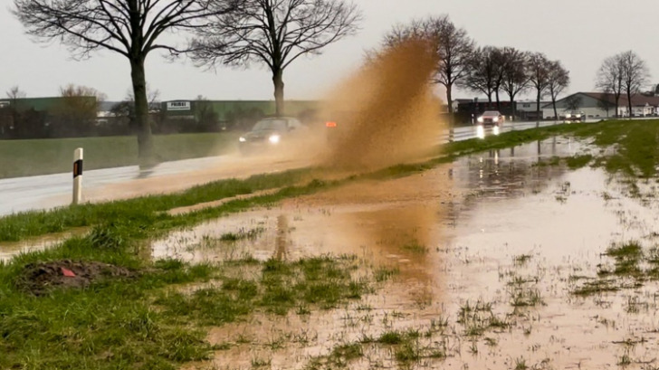 Plötzlicher Starkregen: Land Unter Am Montag Bei Gründau