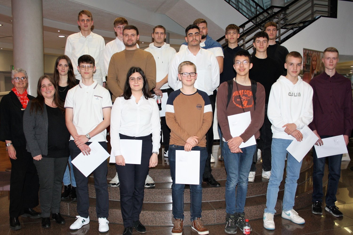 Strahlende  Gewinner des Planspiels Börse der Sparkasse Hanau.