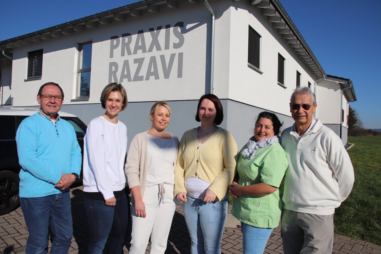 Das Team der Praxis Razavi (von links): Dr. Günther Biehn, Dr. Miriam Weiß, Bianka Reinhardt, Dr. Natalie Grave, Diana Razavi und Dr. Albert Föller.