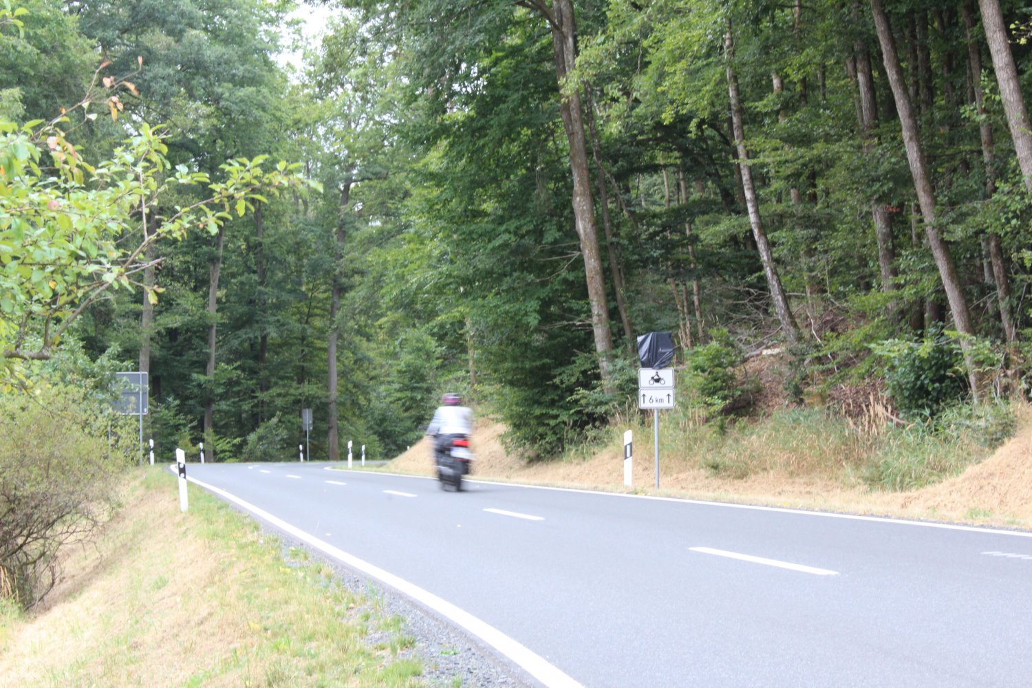Die Geschwindigkeitsbegrenzung rein für Motorräder wird auf dem Teilabschnitt der Landstraße 3196 in Steinau aufgehoben. Das ist das Ergebnis eines Verkehrsversuchs im vergangenen Sommer.