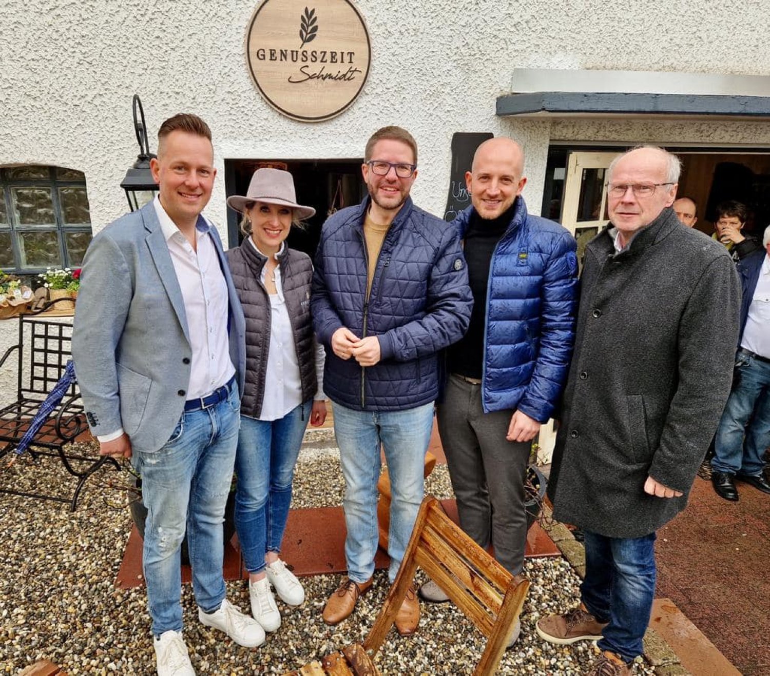 Inhaber Christian Schmidt, Frau Sandra, Landrat Thorsten Stolz, BSS-BM Dominik Brasch und Brachttal-BM Wolfram Zimmer (v.l.n.r.)