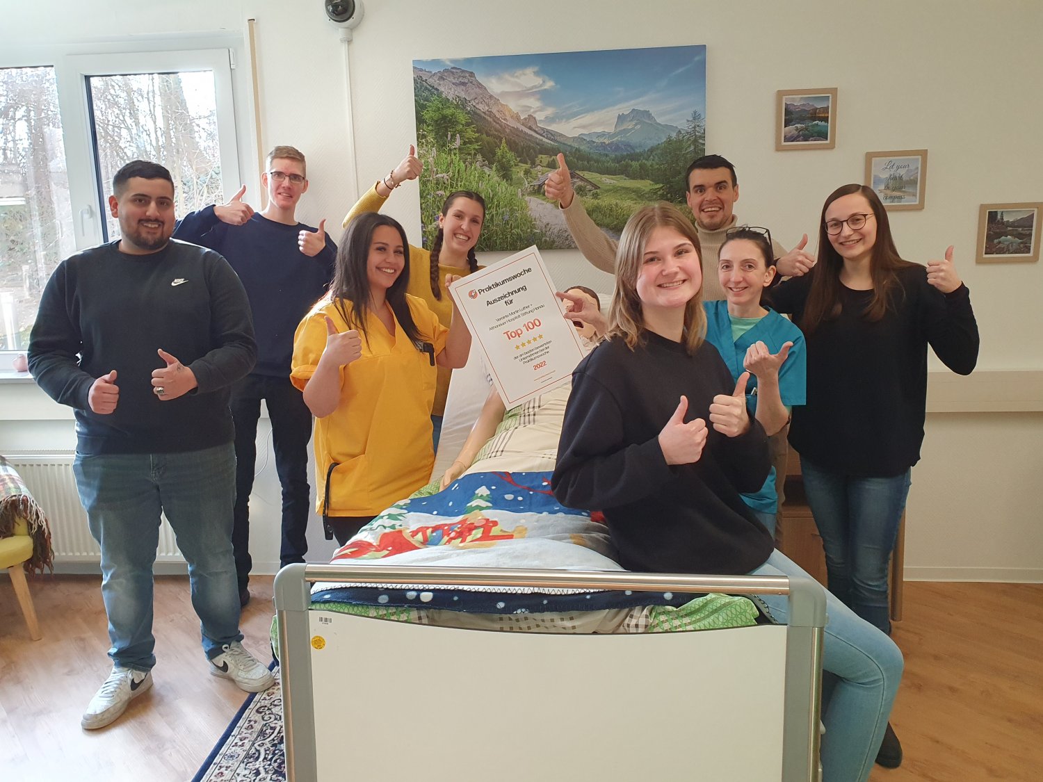 Freude beim Team Zentrale Ausbildung und bei den Azubis. Das Foto zeigt das Skills Lab, ein Lernlabor für die Pflegeberufe.