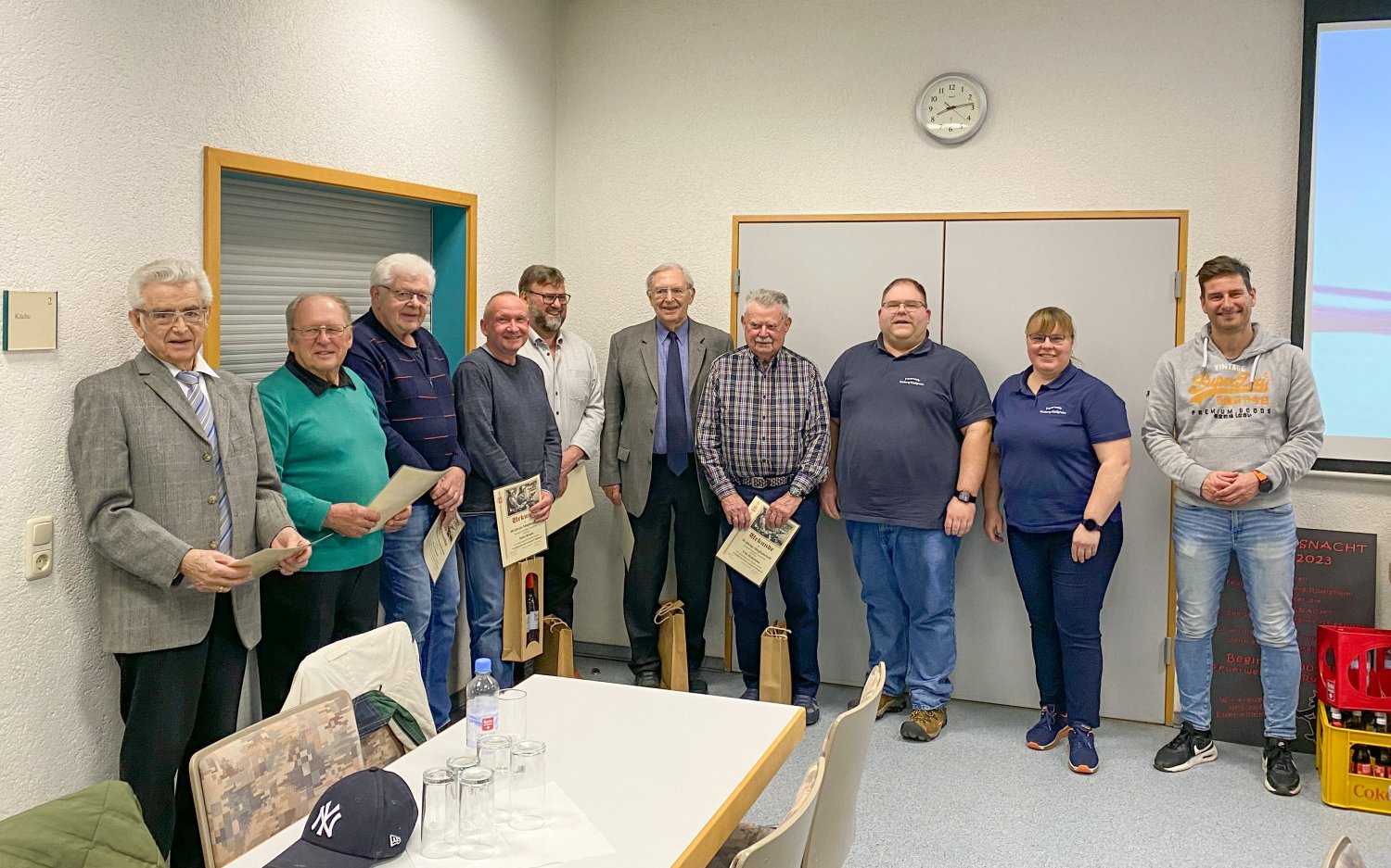 V.l.n.r.: Norbert Scheffzik, Dietmar Peruth, Peter Hensel, Peter Braun, Gernot Elsässer, Gernot Christl, Udo Hohmann, 1. Vorsitzender Michael Heck, 2. Vorsitzende Alexandra Götsch und Bürgermeister Jörn Schachtner.