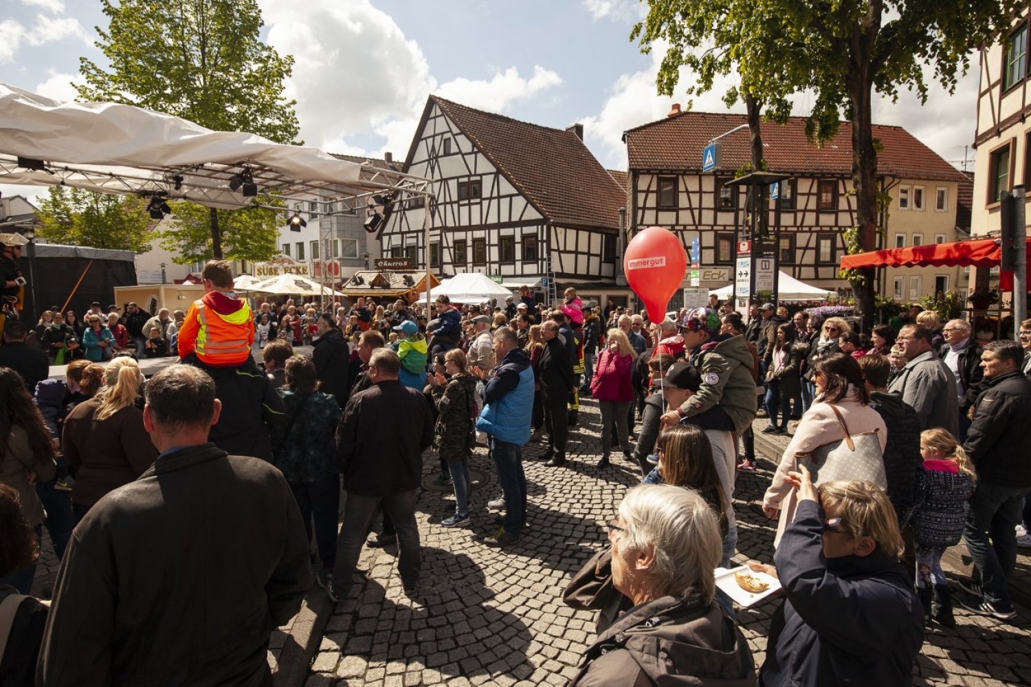 Der Helle Markt zieht Menschen aus allen Himmelsrichtungen an. Wenn das Wetter auch 2023 wieder so gut wird wie auf dem Archivfoto, dann erst recht.